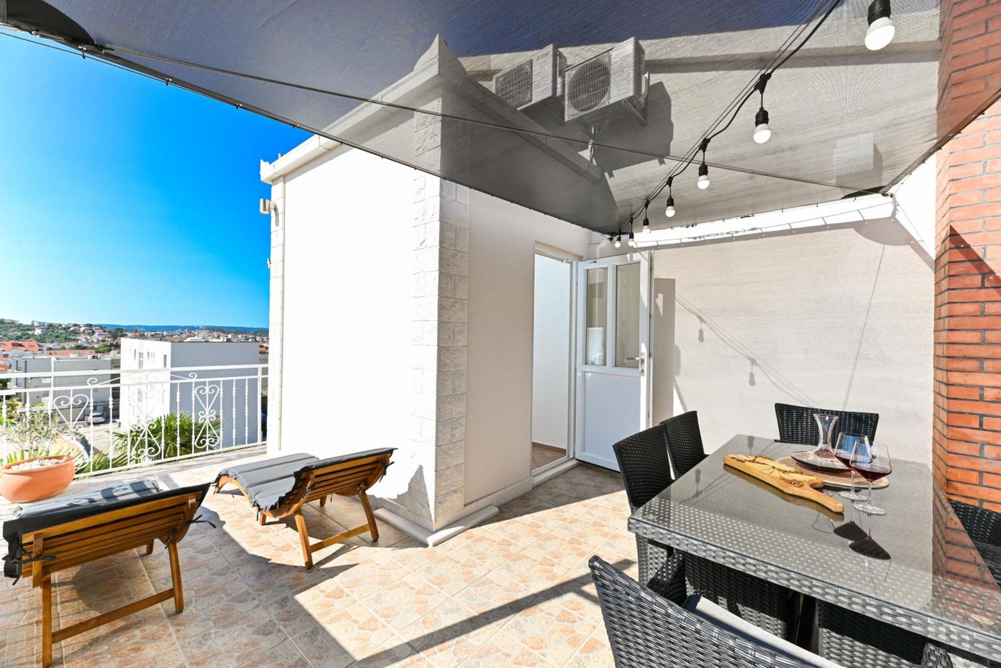 Apartment Dajana Feeling Of Home Trogir Ngoại thất bức ảnh